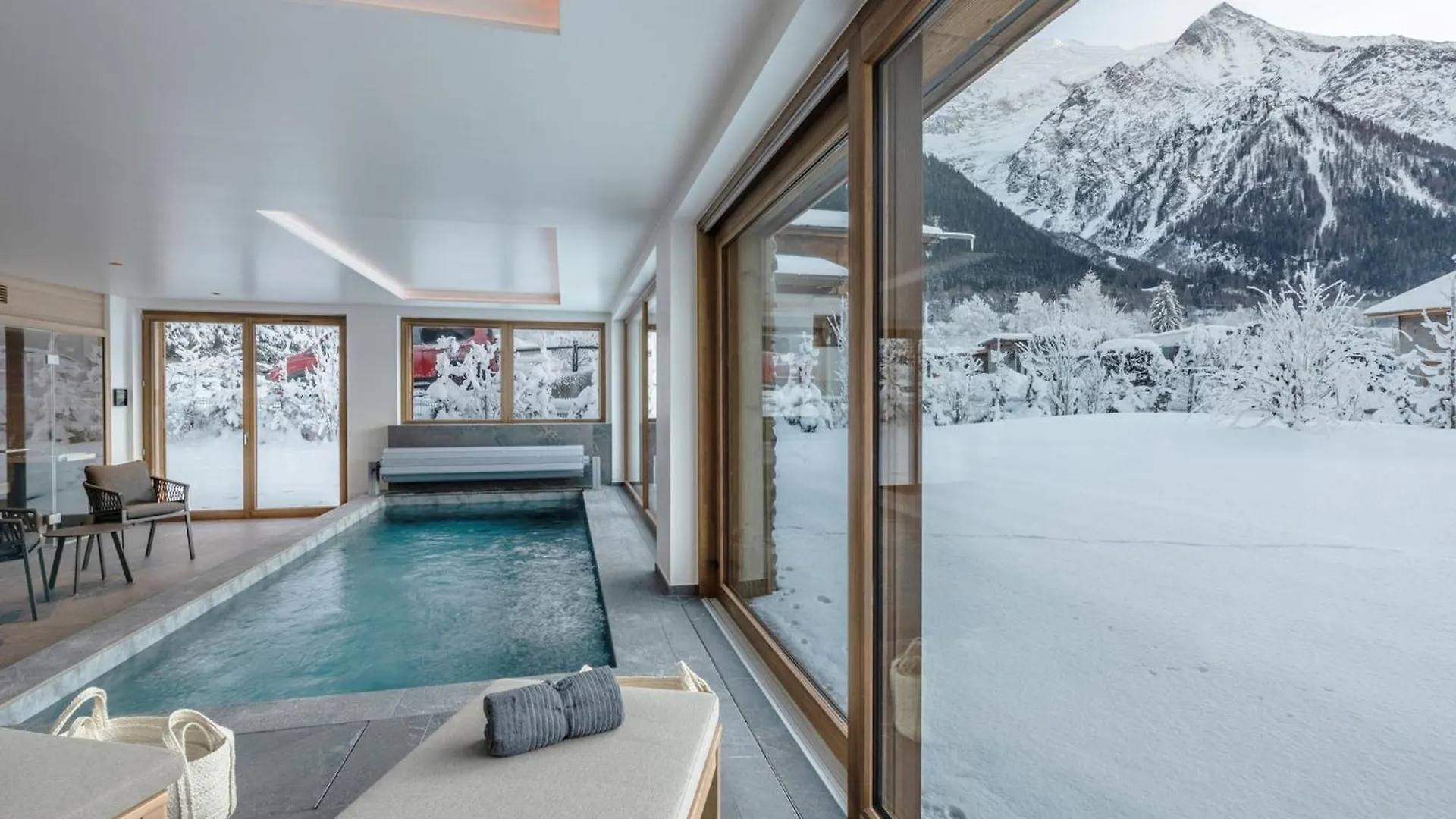 Chalet De Luxe Avec Piscine Interieure Et Sauna, Proche Chamonix - Fr-1-343-261