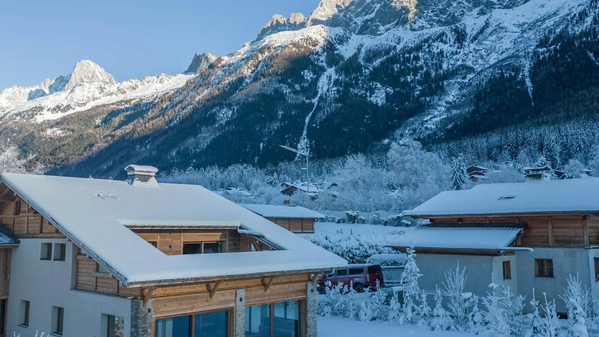 Chalet De Luxe Avec Piscine Interieure Et Sauna, Proche Chamonix - Fr-1-343-261 0*,  France