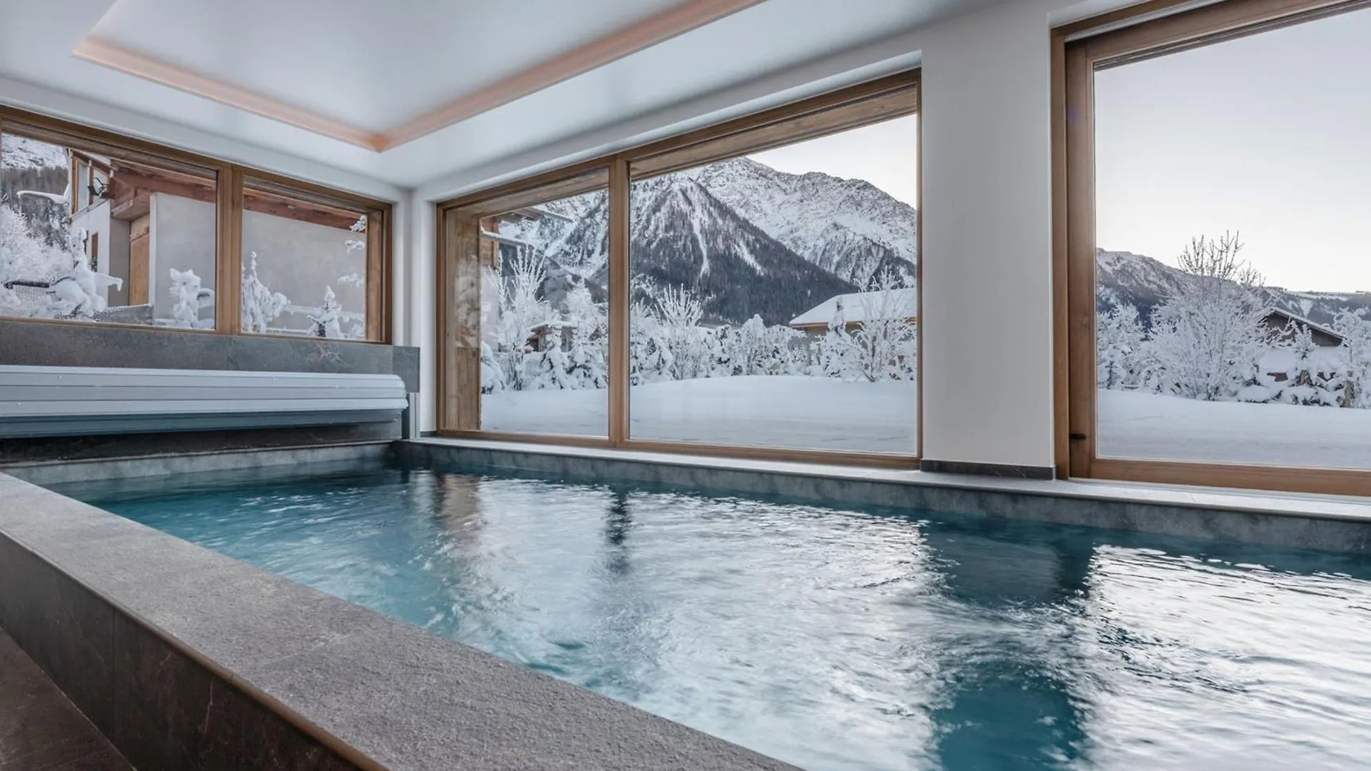 Chalet De Luxe Avec Piscine Interieure Et Sauna, Proche Chamonix - Fr-1-343-261